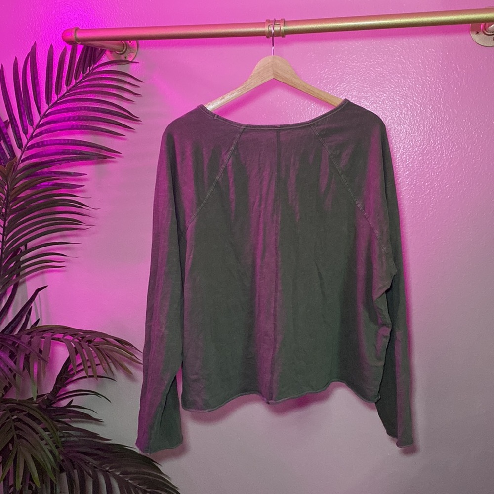 UNIVERSAL THREAD - GREEN LONG SLEEVE TEE SHIRT - Picture 10 of 11